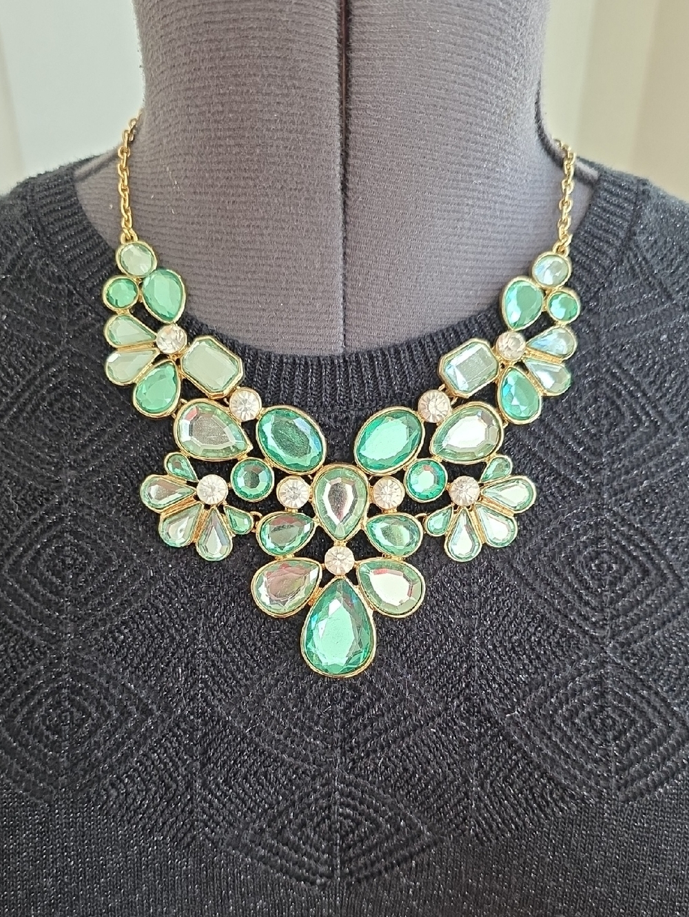 Olivia Welles Gold-Tone Green Crystal Statement Necklace NWOT